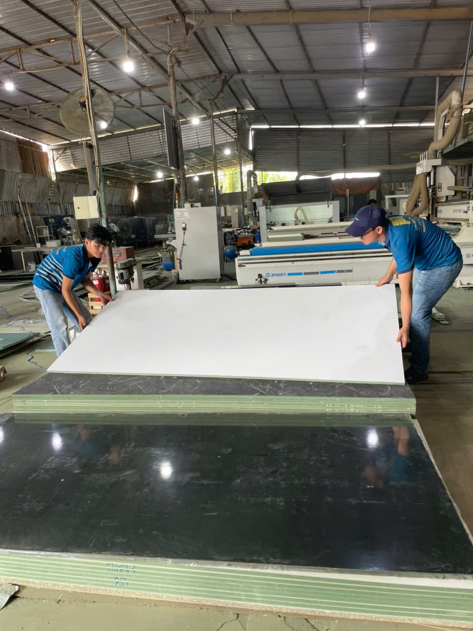 Thi công nội thất Khánh Hòa tại xưởng